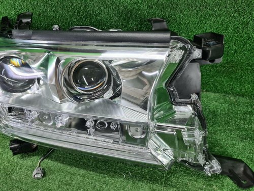 Фара правая Toyota Land Cruiser 200 2015-2021 LED