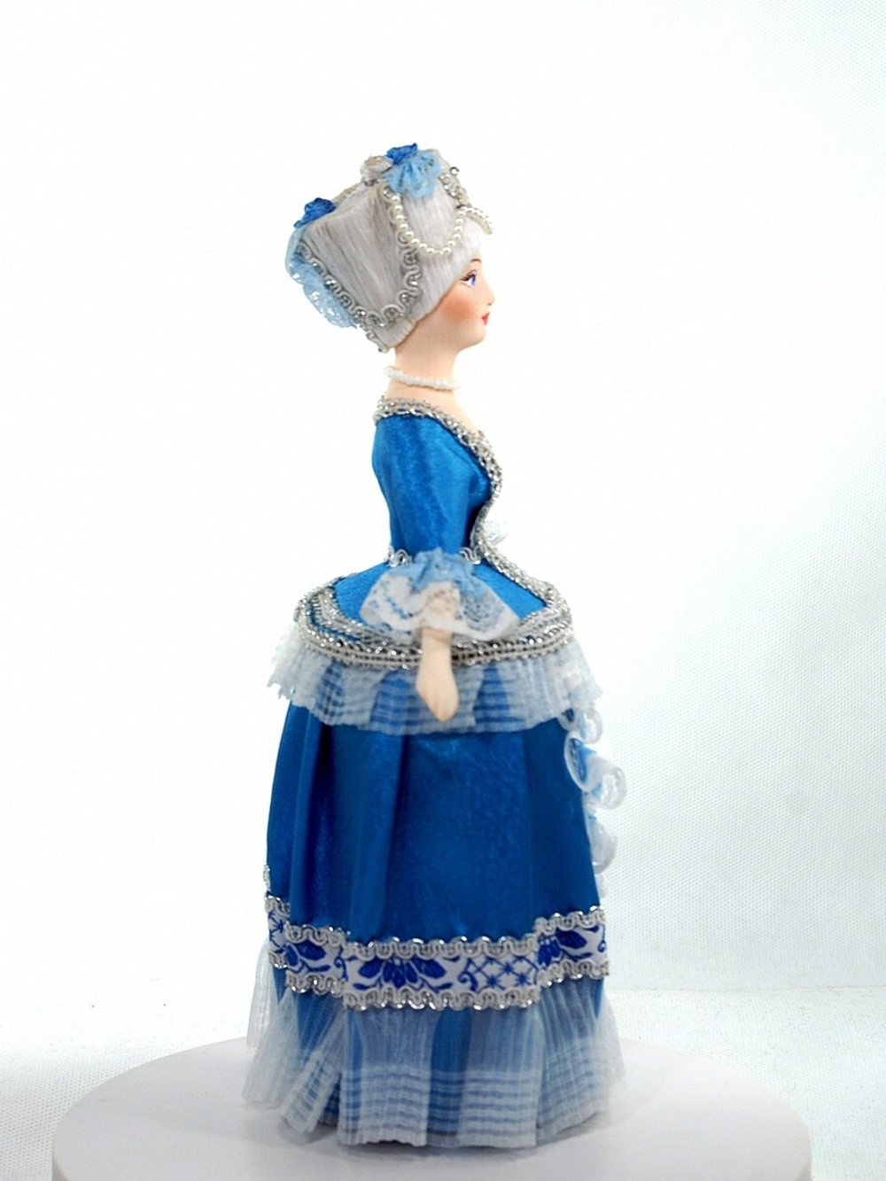 Кукла коллекционная Потешного промысла Шкатулка-футляр в костюме придворной дамы 18в. Европа