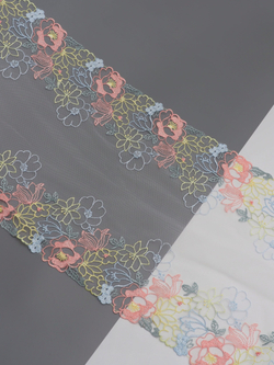 Вышивка на сетке белая с мультиколор неэластичная ширина 26 см ОТРЕЗ