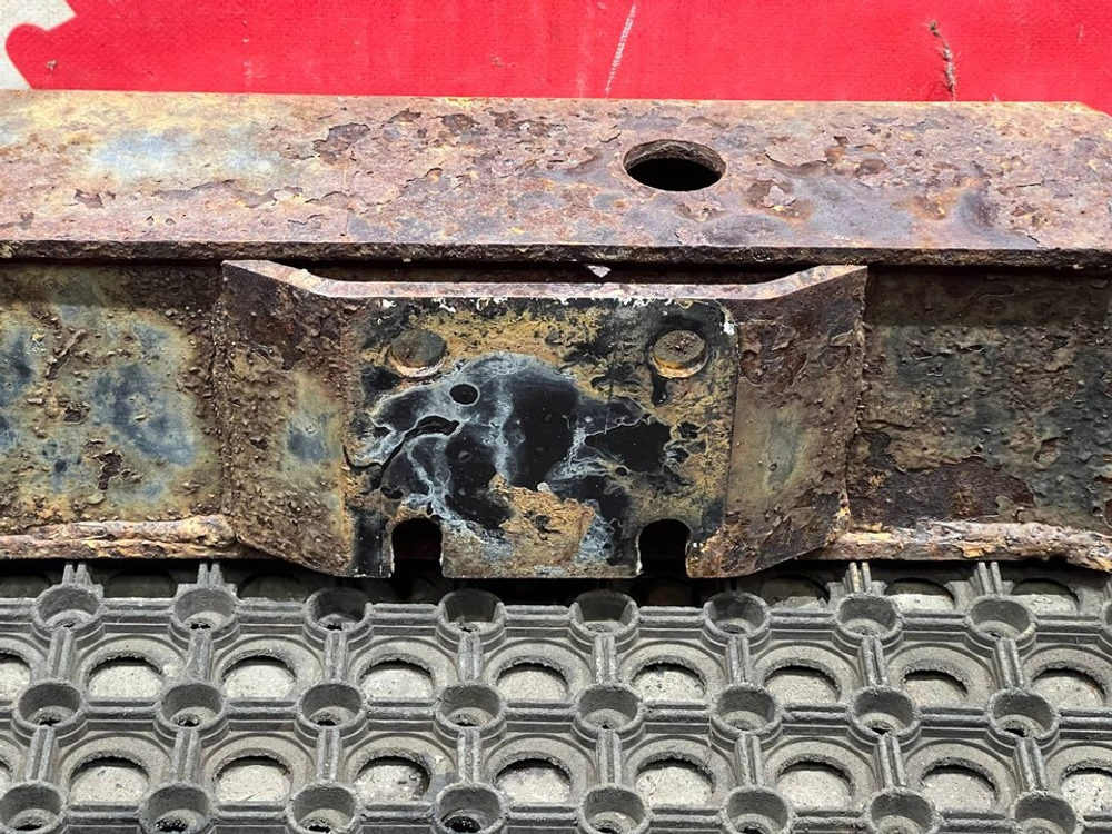 Усилитель переднего бампера