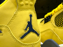 Air Jordan 4 Lightning 2021