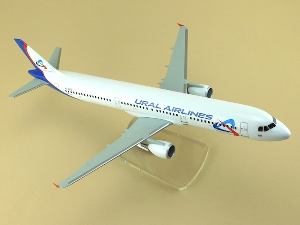 Модель самолета Airbus A321 (М1:100, Ural Airlines)