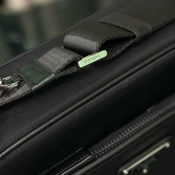 Сумка Prada на плечо из нейлона и сафьяновой кожи, черный