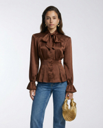 Блуза с бантом приталенная