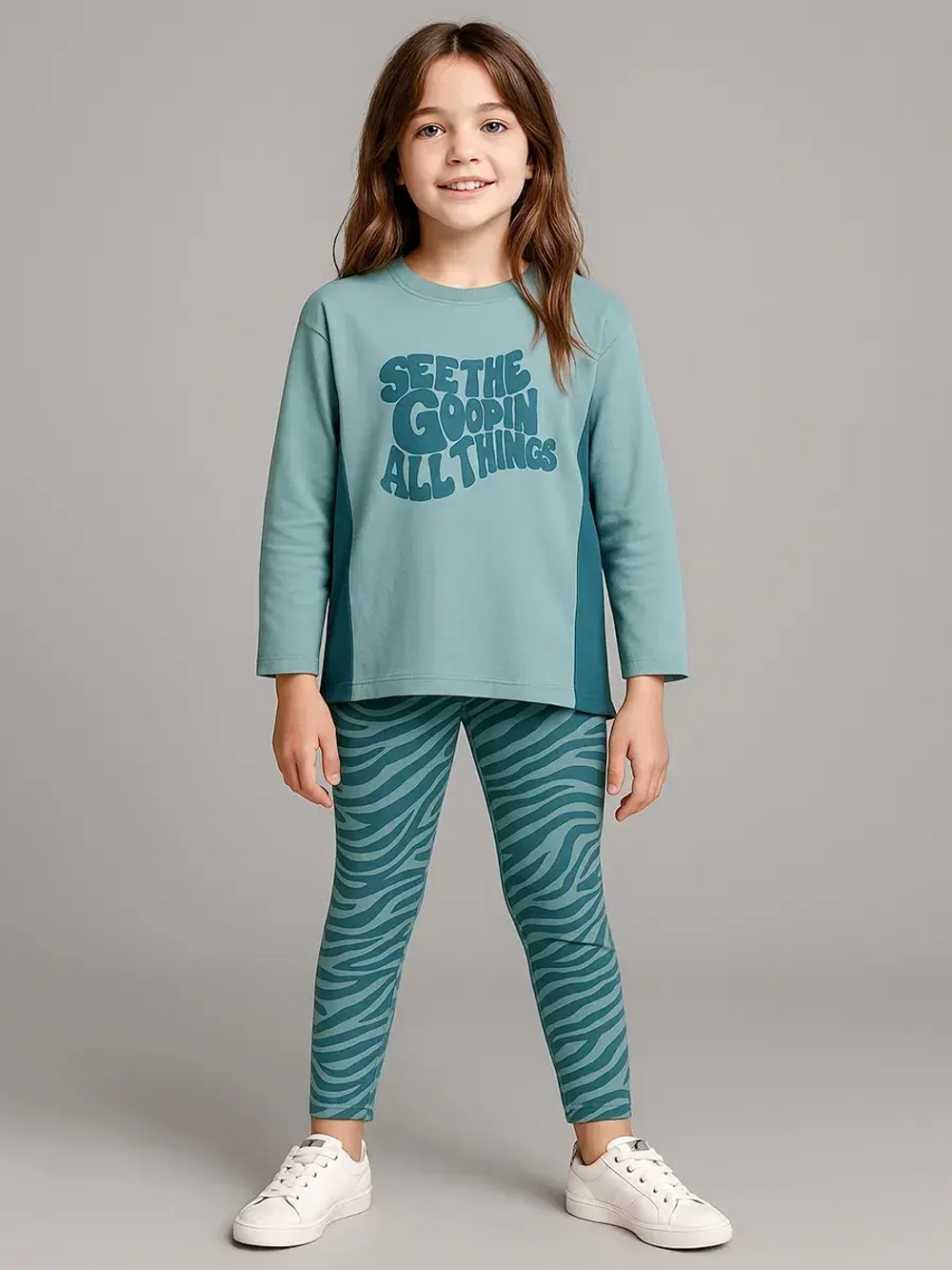 Зеленый костюм для девочки на осень