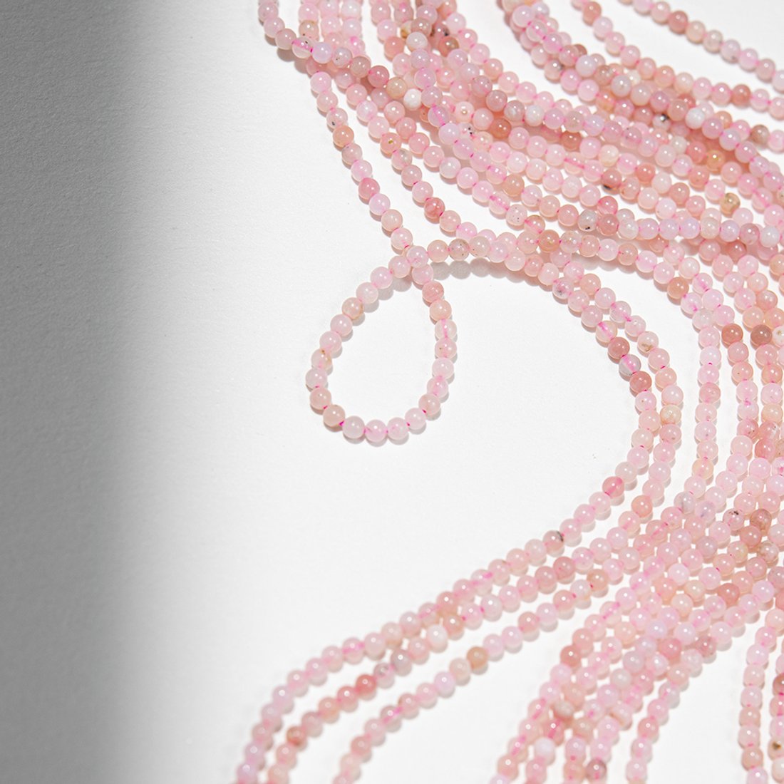 Опал розовый натуральный, шар, 2мм