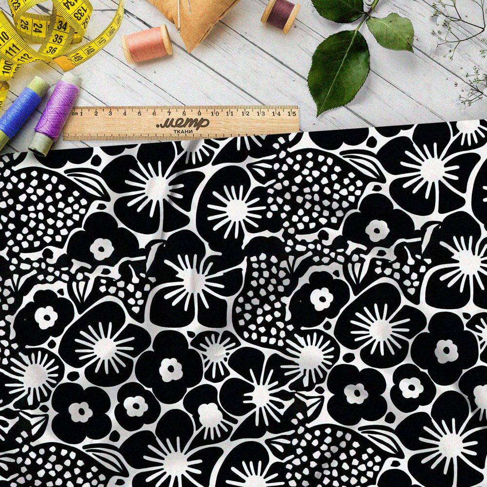 Ткань Ниагара Софт черно-белая цветочная иллюстрация