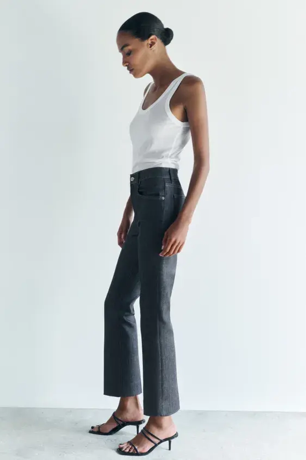 ZARA ДЖИНСЫ BOOTCUT CROPPED С ВЫСОКОЙ ПОСАДКОЙ — ZW COLLECTION, СЕРЫЙ