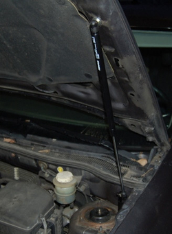 Амортизатор (упор) капота на Mitsubishi Outlander 02-08/1(с 2002 по 2008 г.в.)Autoinnovation