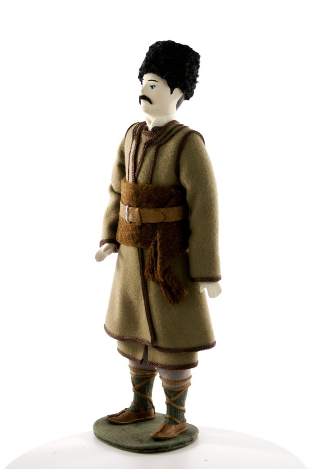 Кукла интерьерная в мужском костюме. Сербия. Южные славяне