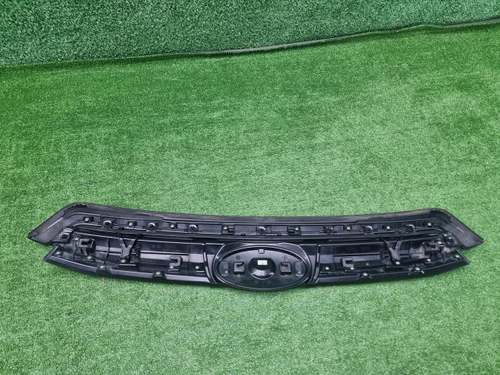 Решетка радиатора верхняя Subaru Forester 5 21-нв