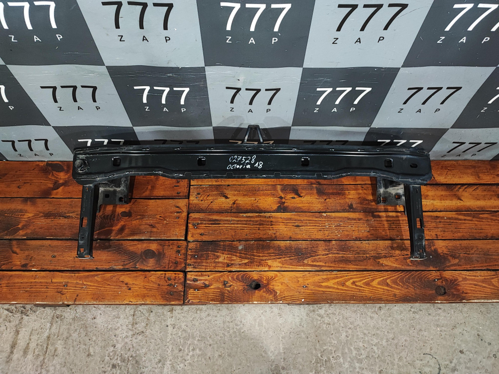 Усилитель переднего бампера Skoda Octavia 4 (A8) 19-нв Б/У Оригинал 5E3807109