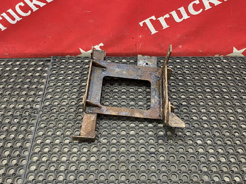 Кронштейн корпуса подножек левый 2018г