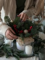 Новогодняя композиция с илексом в коробочке