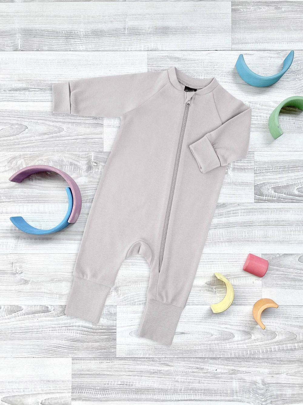 Комбинезон на манжетах Mjölk Sleep and Play White Sand, с рукавом реглан