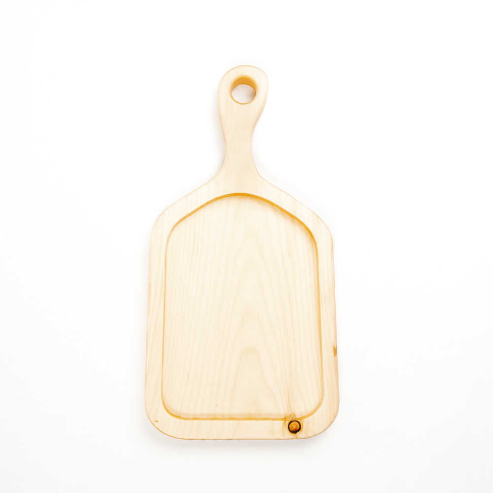 Деревянная доска из цельного куска древесины кедра с выборкой и ручкой. RD99