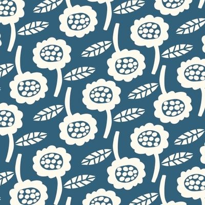 Белые подсолнухи на синем.