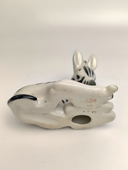 Фарфоровая статуэтка "Зебренок лежащий" ЛФЗ