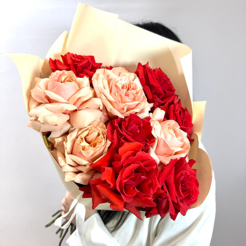 «Бархатный акцент» букет французских роз Кахала и Нина