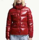 Женская короткая куртка Moncler Glareins с капюшоном и декоративной отделкой | Глянцевая, красная, утеплённая пухом