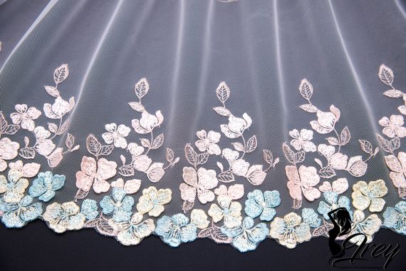 05-128 Вышивка на неэл. сетке 20 см, айвори/ментол/желтый (левая)