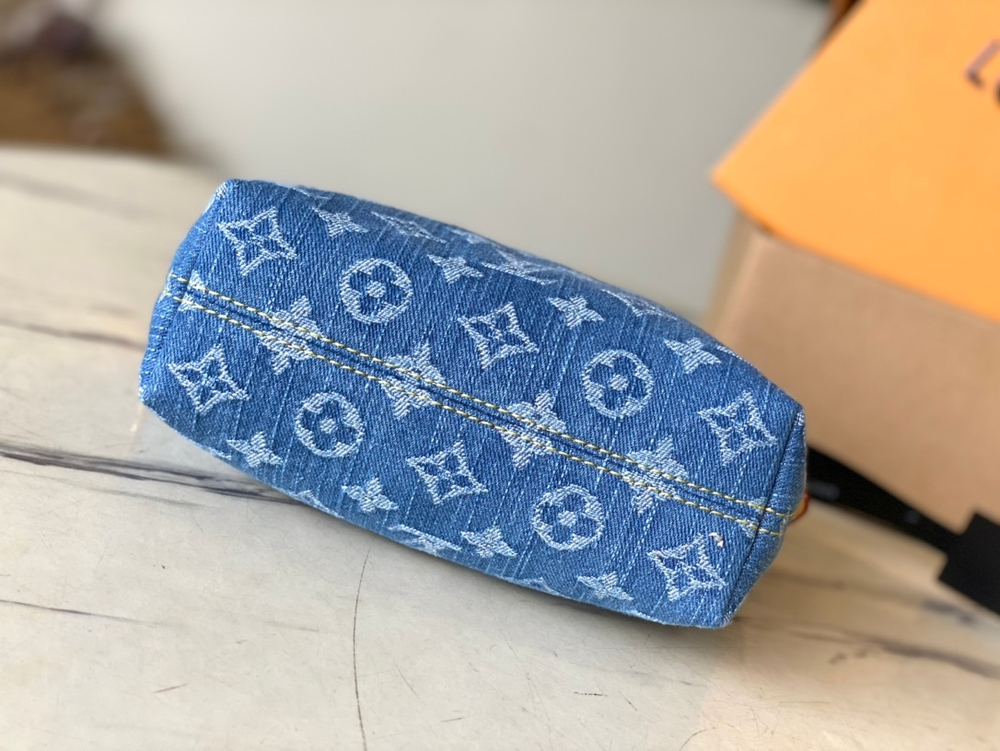 Louis Vuitton Hills Pochette