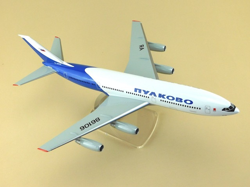 Модель самолета Ил-86 (М1:144, Пулково)