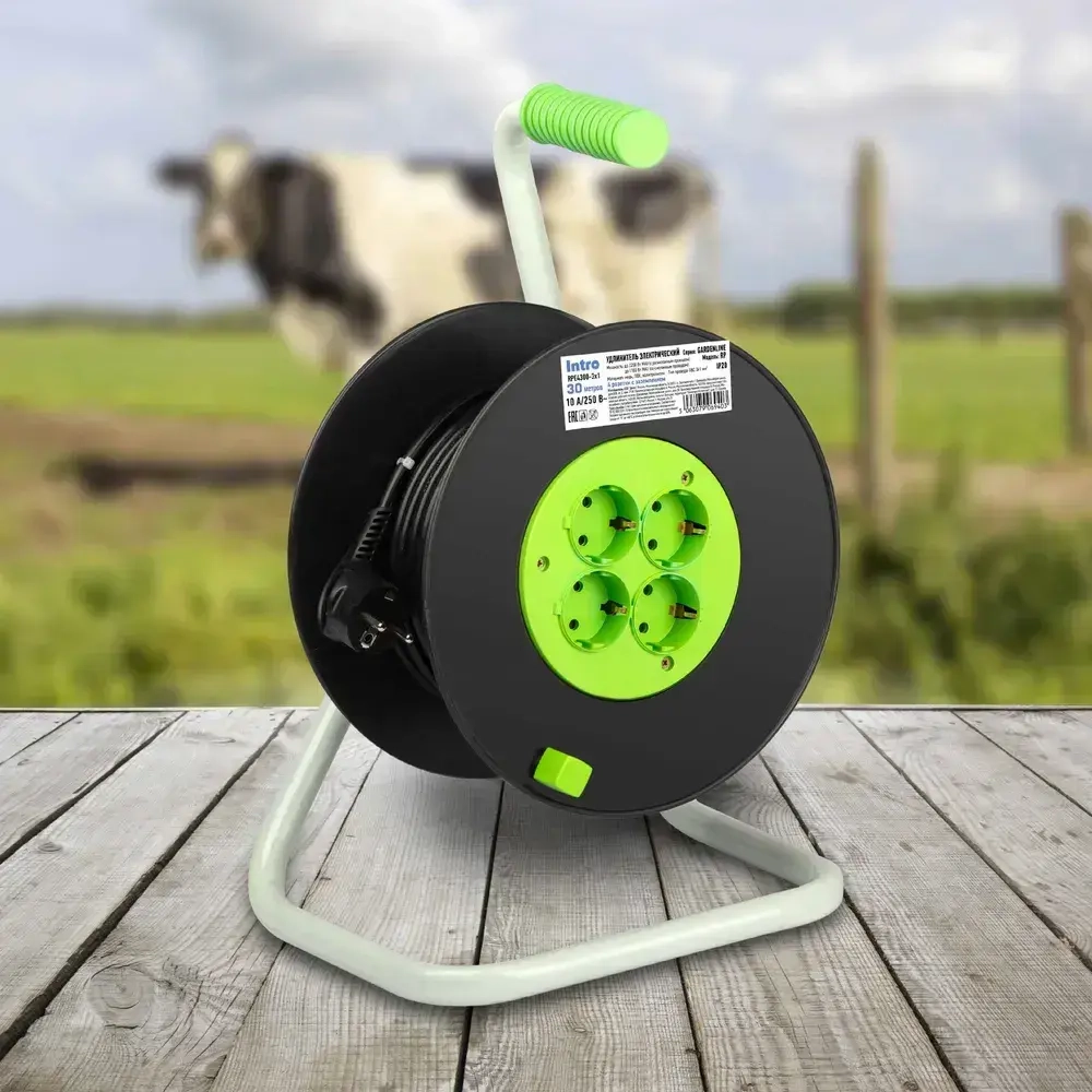 Удлинитель силовой на катушке Intro RPE4300 30м c заземлением 4 розетки ПВС 3х1мм, строительный садовый для газонокосилки и триммера