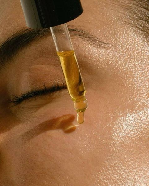 Сыворотка с лифтинг-эффектом для лица: Ваш секрет мгновенной подтяжки и сияния кожи