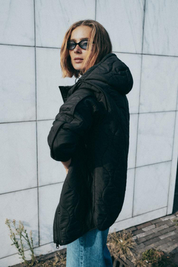 ZARA СТЕГАНАЯ КУРТКА С КАПЮШОНОМ, ЧЕРНЫЙ