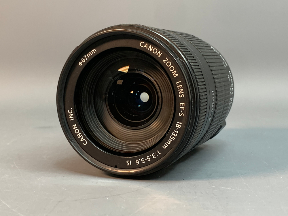 Canon EF-S 18-135 mm f/3.5-5.6 IS