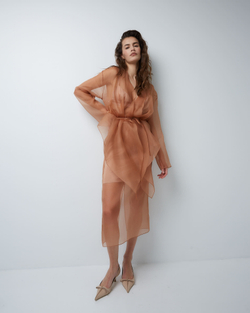 Блуза на пояске из шелковой органзы карамель