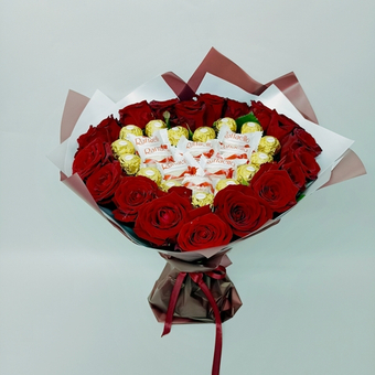 Сладкий букет из роз и конфет "Amor"