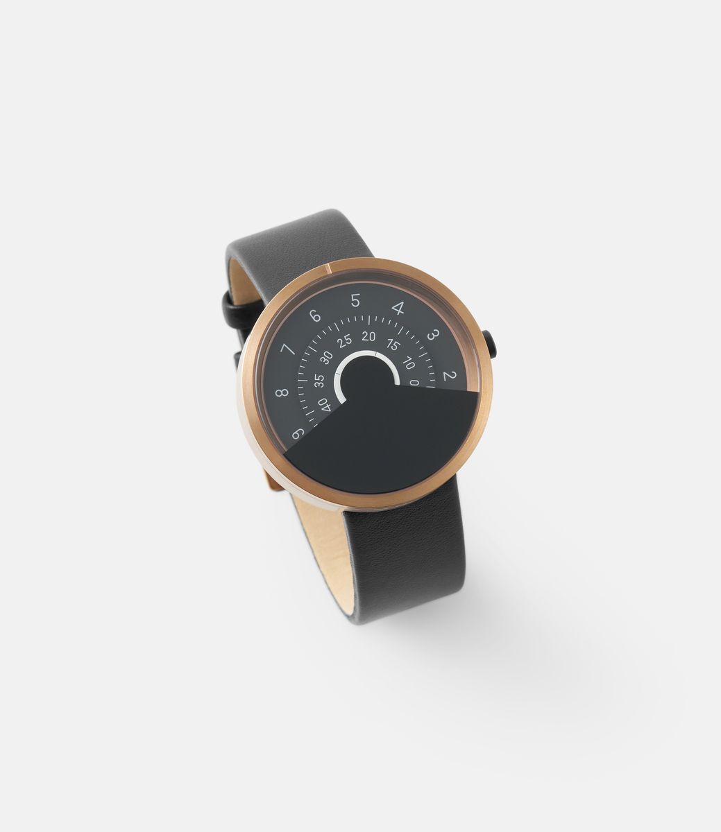 Anicorn Series 000 Rose Gold & Black — часы с дисковым циферблатом