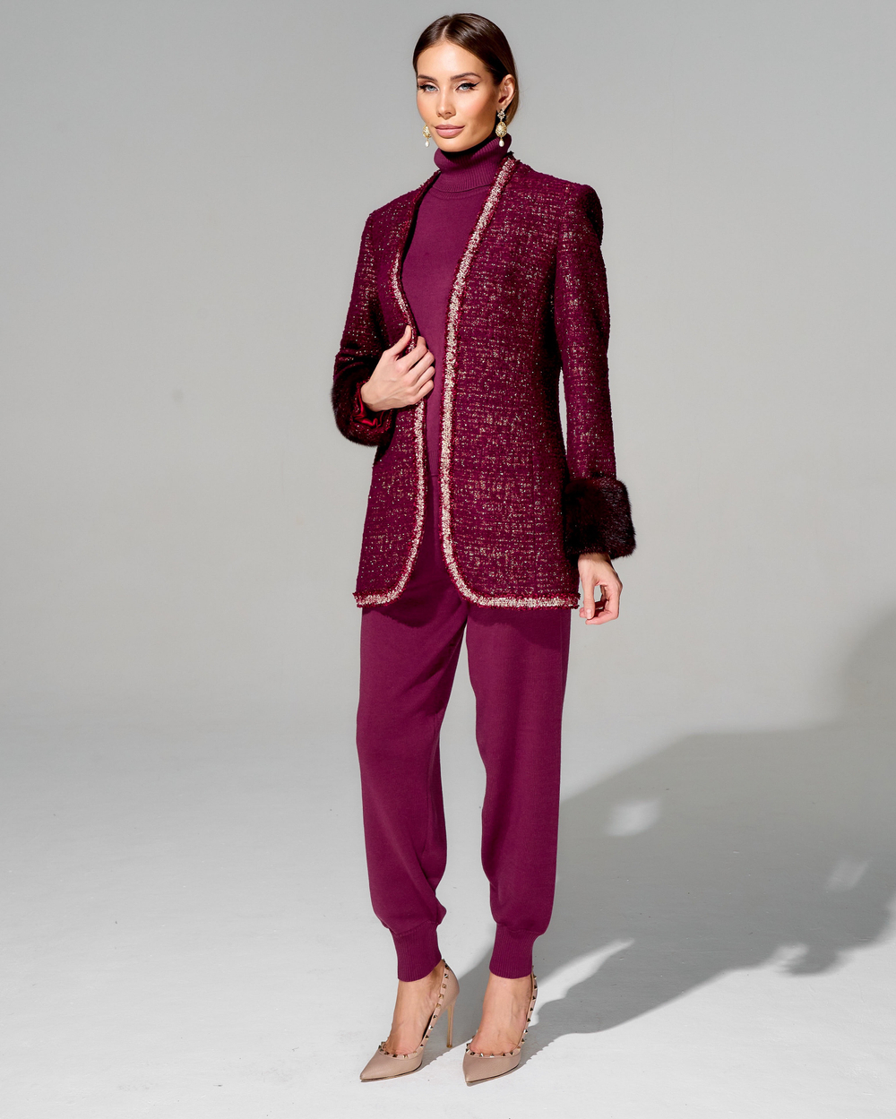 Жакет из премиального твида с меховой отделкой