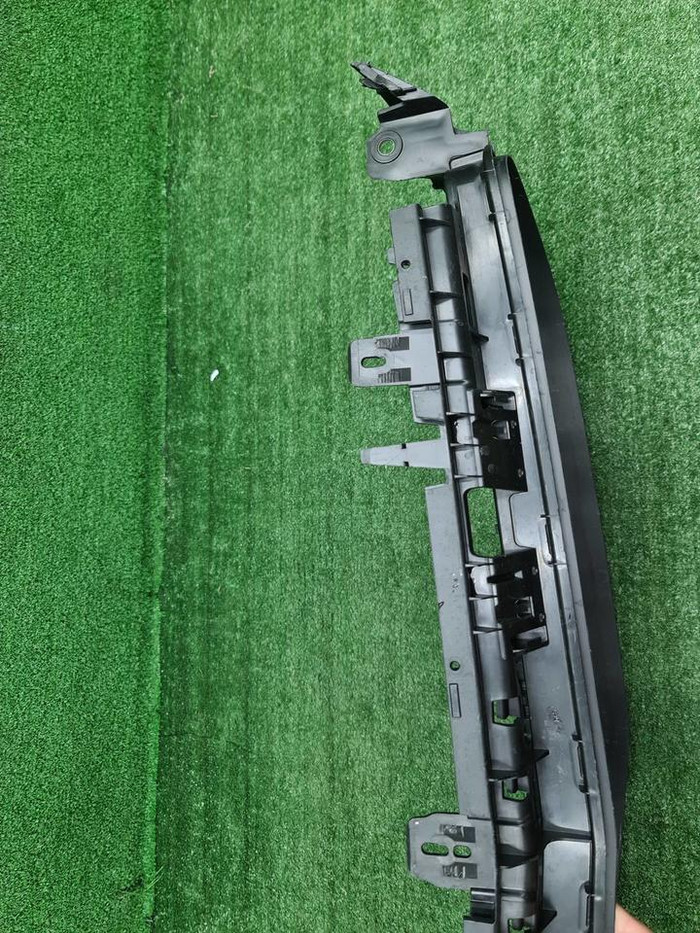 Кронштейн решетки радиатора Mercedes E C238 16-21