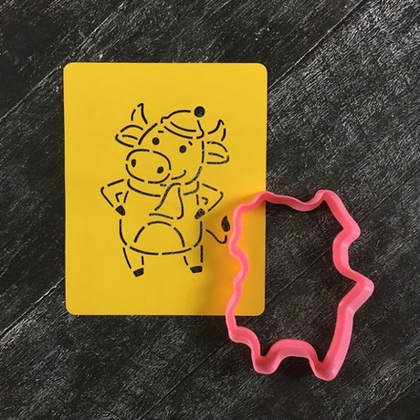 Бык №44 в шапочке и шарфе