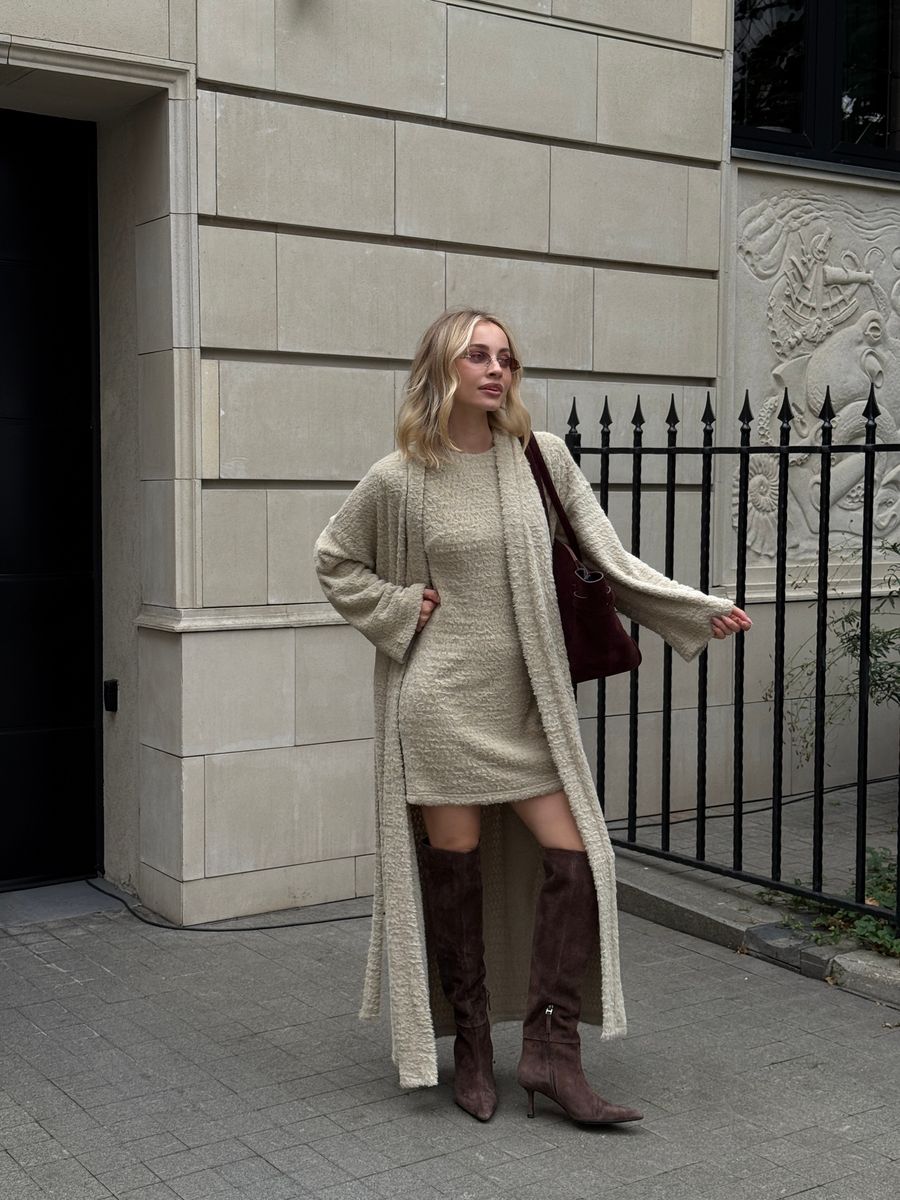 Накидка из пушистого трикотажа бежевая