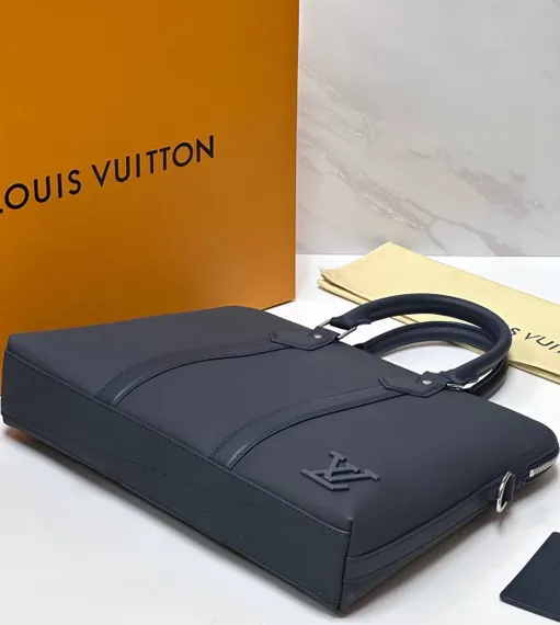 Портфель Louis Vuitton Takeoff из коллекции Aerogram, синий
