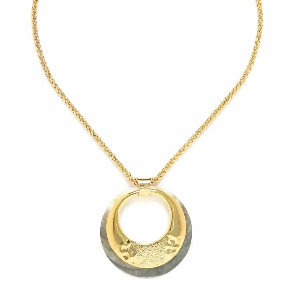 Колье ORI TAO, Manta, с текстурой кожи ската и перламутром, OT23.2-15-31500 (золотистый)