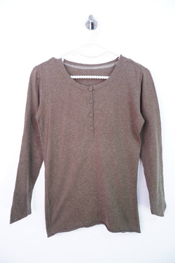 Джемпер с милыми пуговичками, визуально на 42 размер