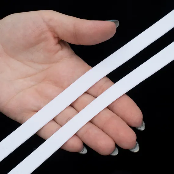 Резинка отделочная бело-молочная 12 мм