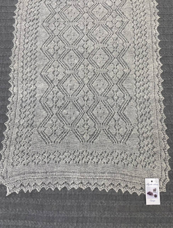 Пуховый палантин ажурный 150х60