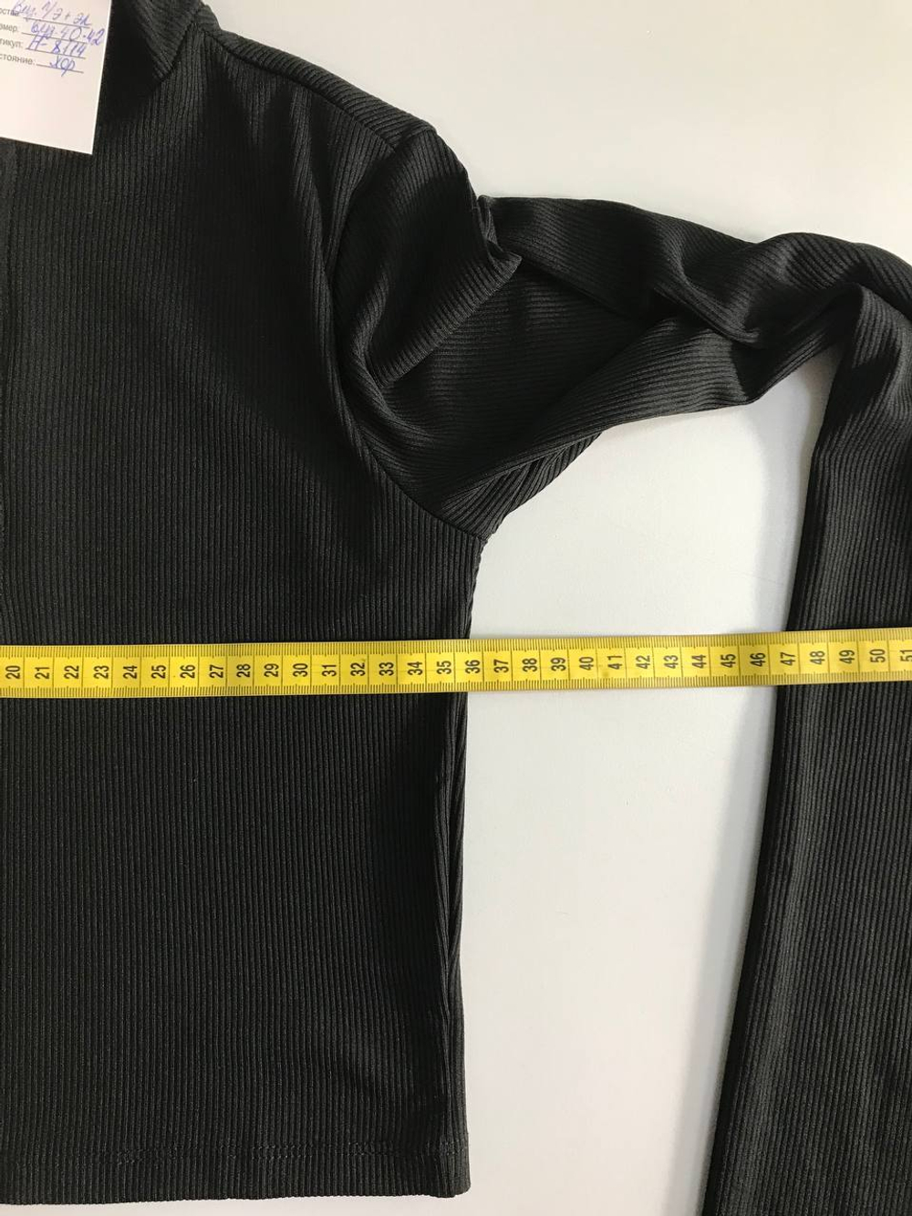 Футболка обтягивающего кроя, визуально на 40/42 размер