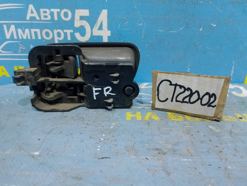 Ручка двери передней правой салонная TOYOTA AVENSIS 1999