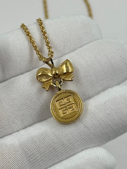 Кулон с лого и бантиком Givenchy