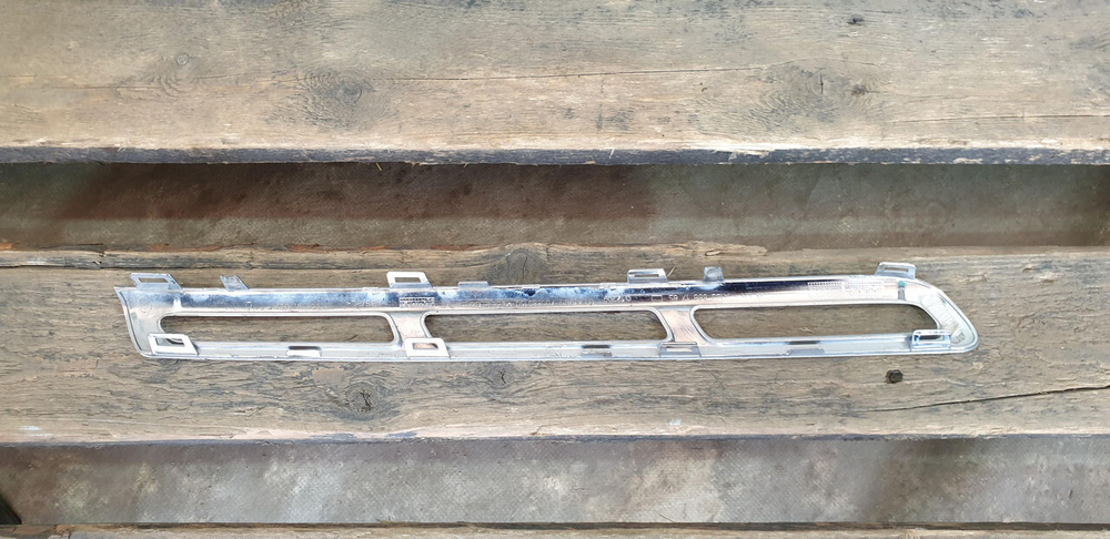 Молдинг решетки радиатора Mercedes GL GLS (X166) 15-19 Б/У Оригинал A1668881785