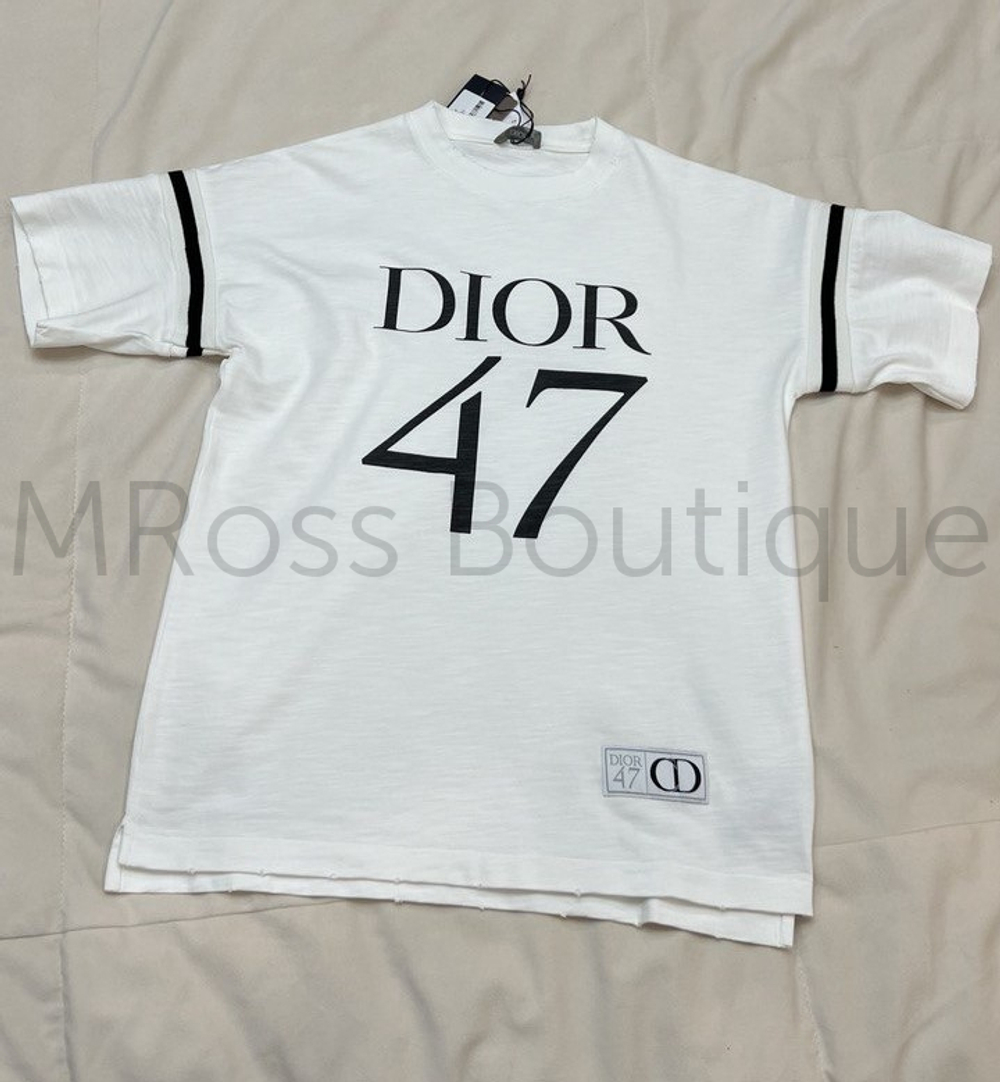 Футболка Dior с принтом 47 на груди