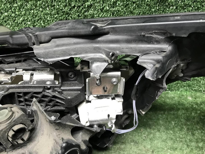 Битая Фара правая Land-Rover Discovery 5 16-21 LED