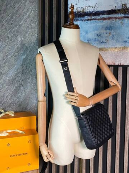 Сумка-планшет Louis Vuitton
